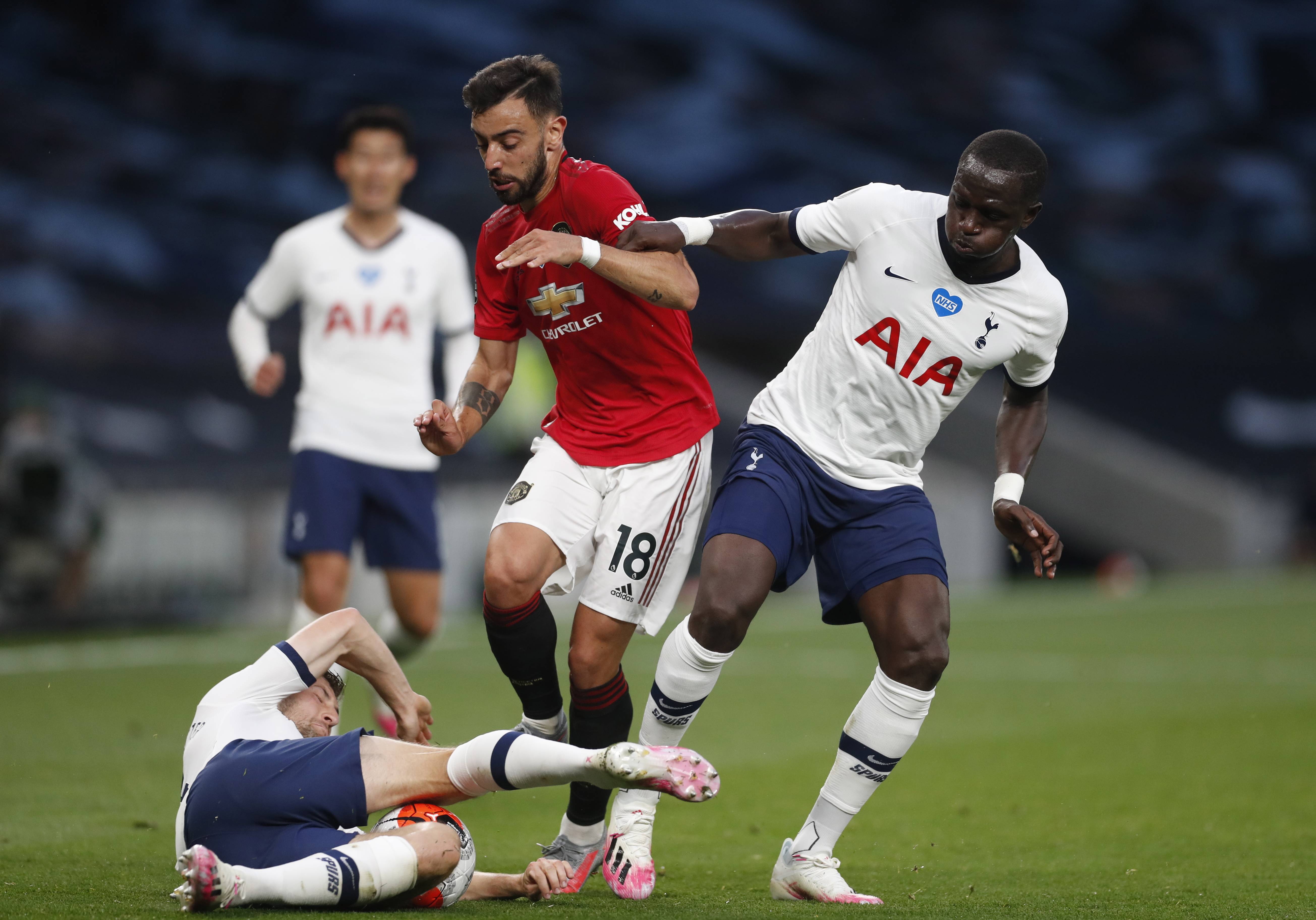 际足坛频频 际足坛频频