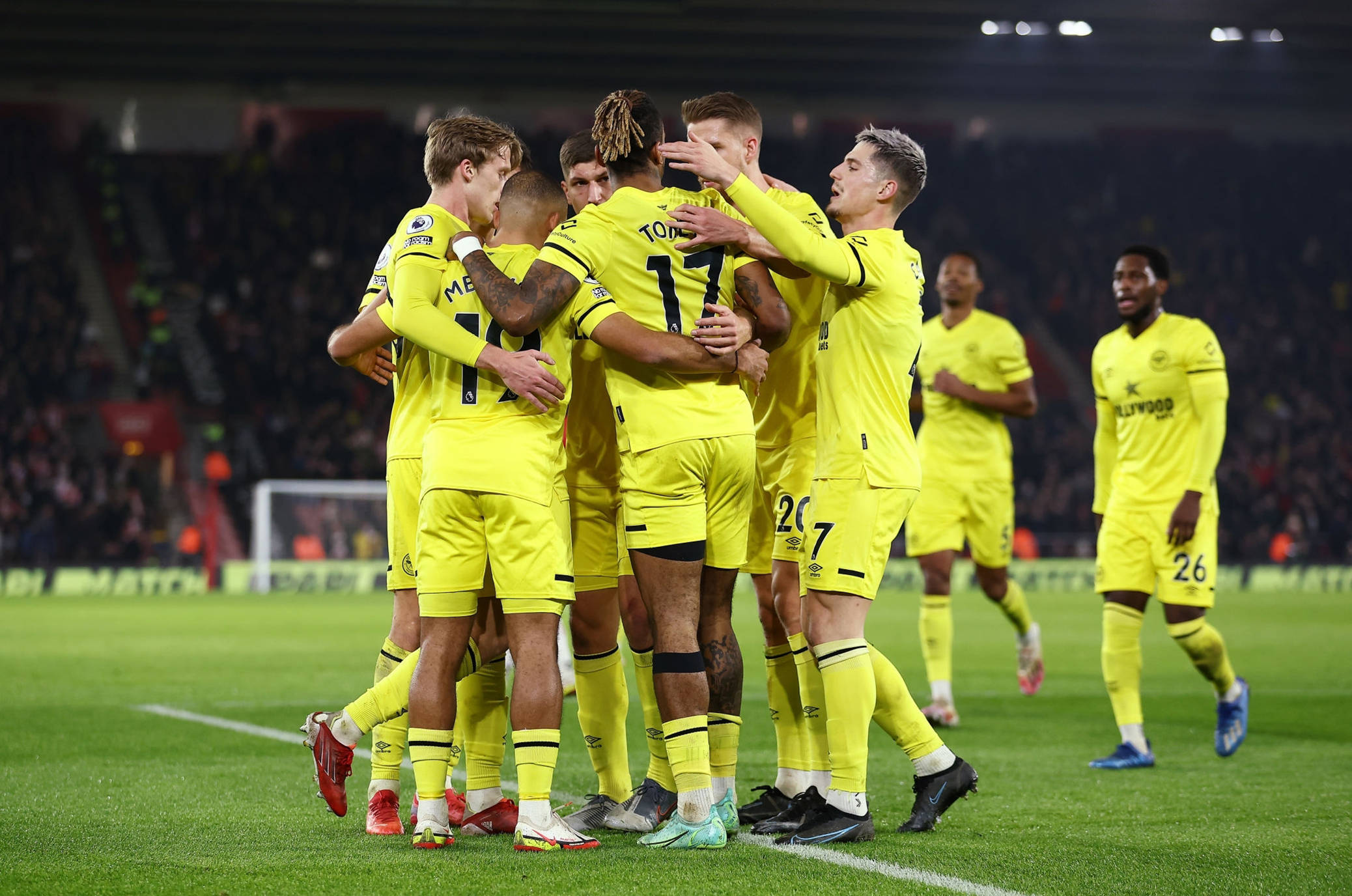 许多球员争 许多球员争